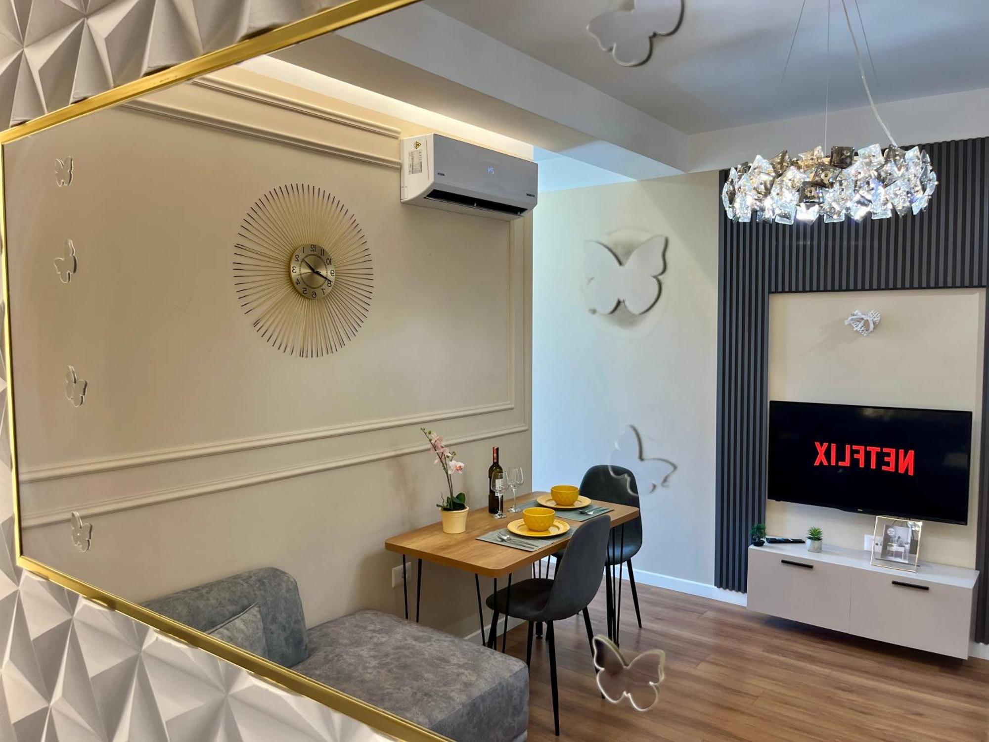 City Center Cozy Apartment Tiranë Ngoại thất bức ảnh