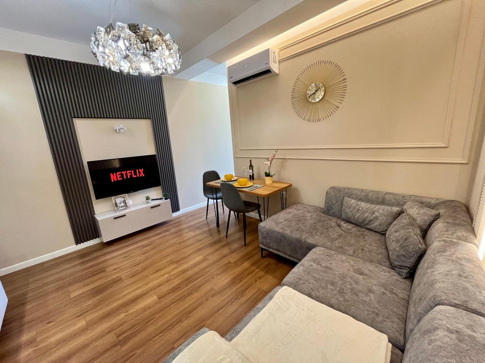 City Center Cozy Apartment Tiranë Ngoại thất bức ảnh