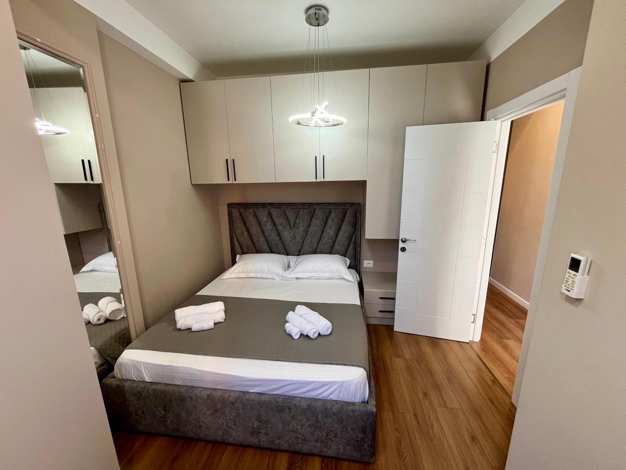 City Center Cozy Apartment Tiranë Ngoại thất bức ảnh