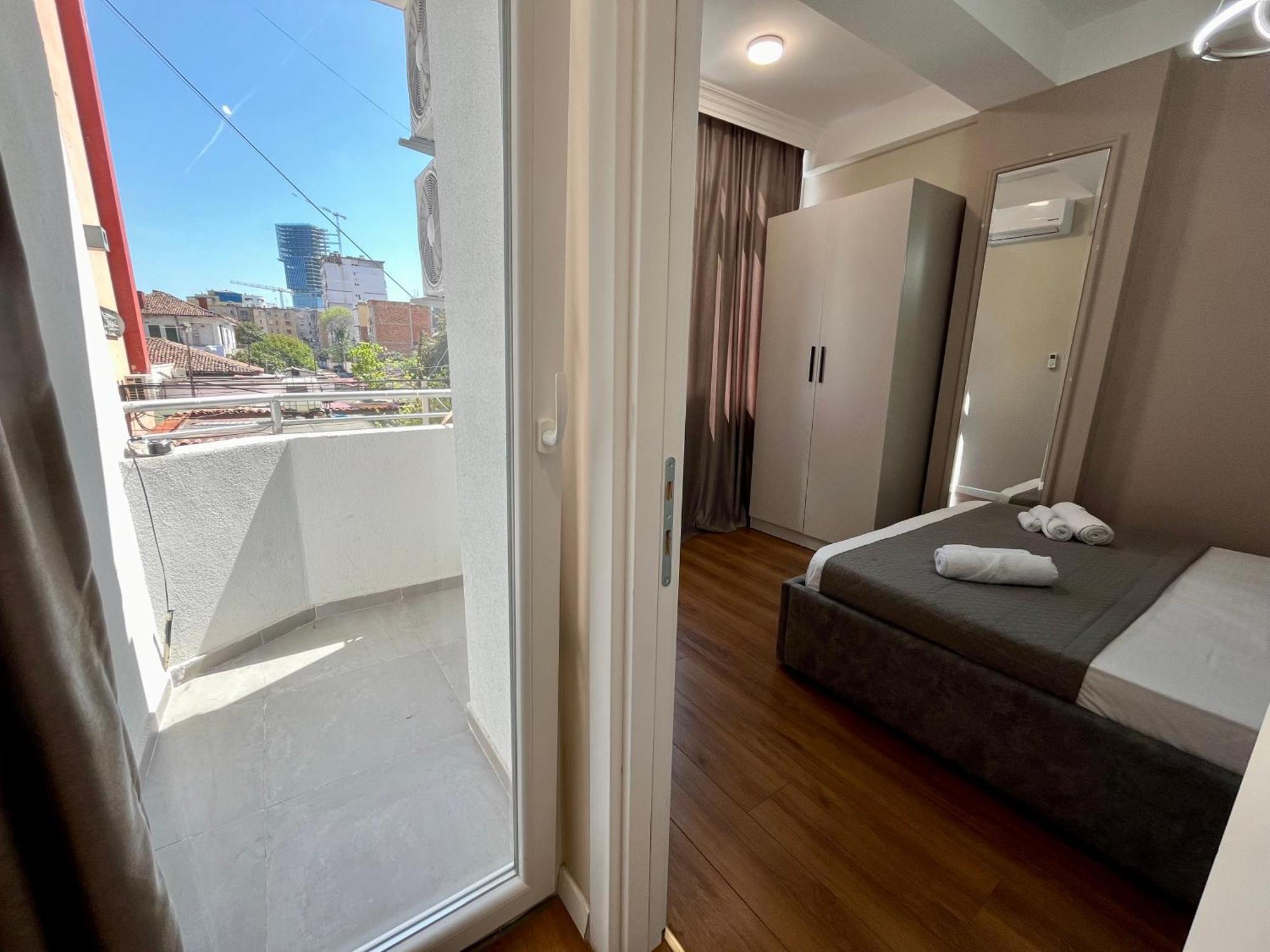 City Center Cozy Apartment Tiranë Ngoại thất bức ảnh