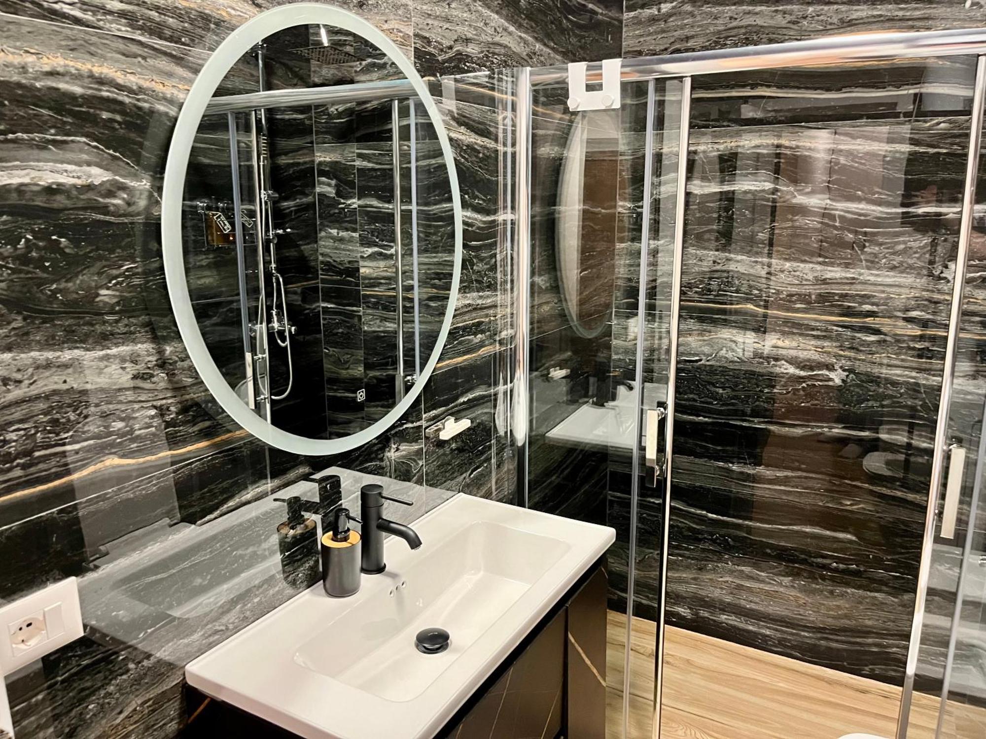 City Center Cozy Apartment Tiranë Ngoại thất bức ảnh