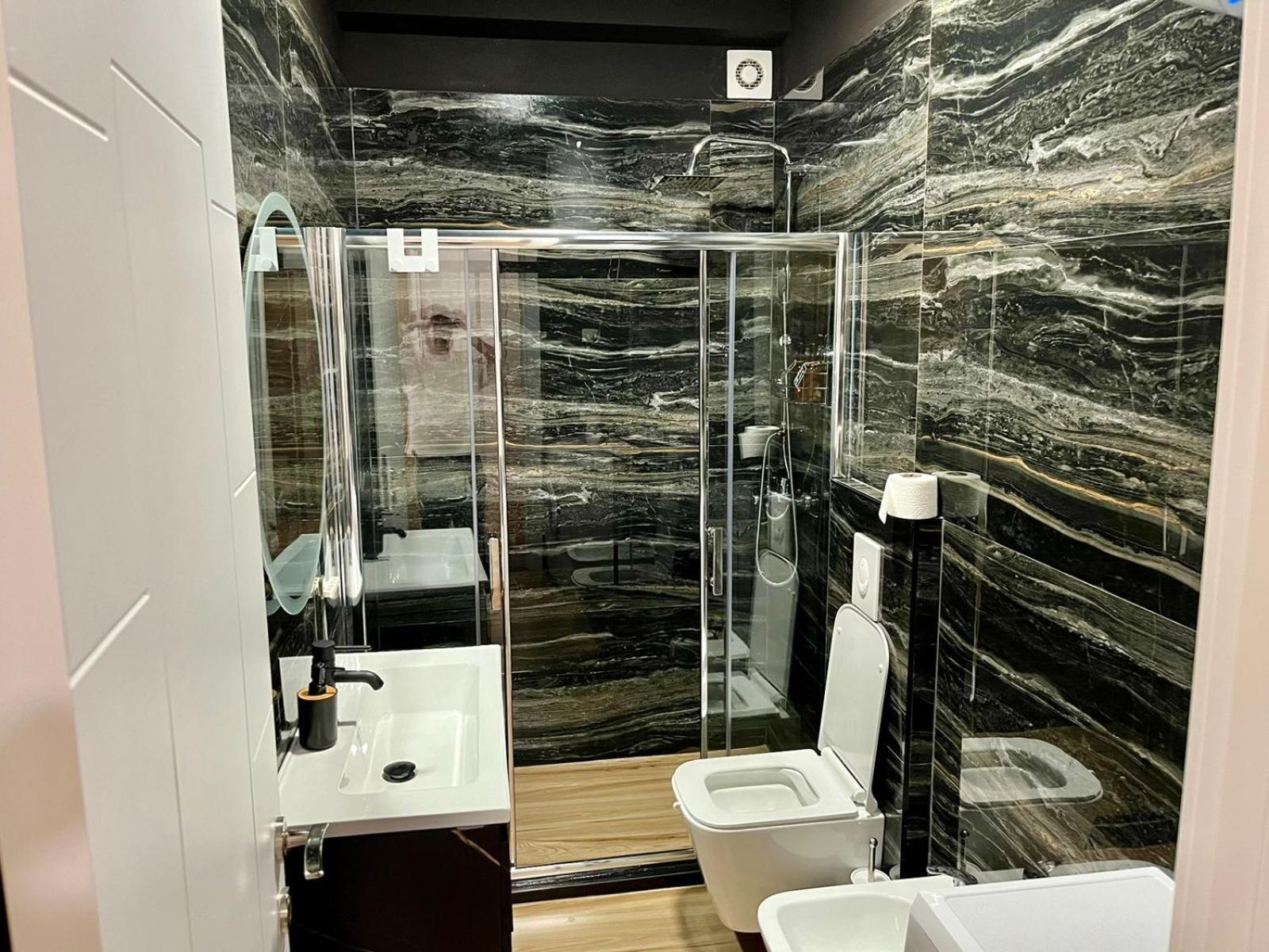 City Center Cozy Apartment Tiranë Ngoại thất bức ảnh